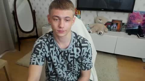 Snapshot of ermak_reborn chatting on 10.24.25 Max online show from 10.24.25