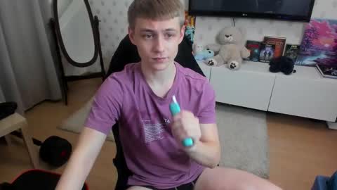 Snapshot of ermak_reborn chatting on 11.18.25 Max online show from 11.18.25