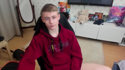 Snapshot of ermak_reborn chatting on 11.22.25 Max online show from 11.22.25