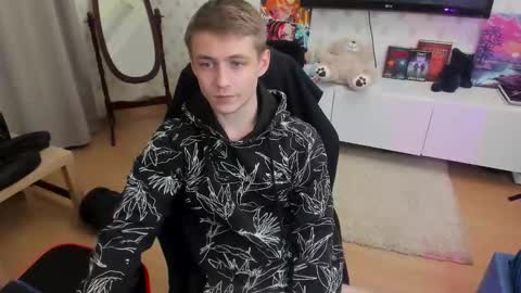 Snapshot of ermak_reborn chatting on 11.25.25 Max online show from 11.25.25