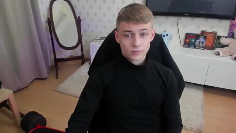 Snapshot of ermak_reborn chatting on 11.30.25 Max online show from 11.30.25