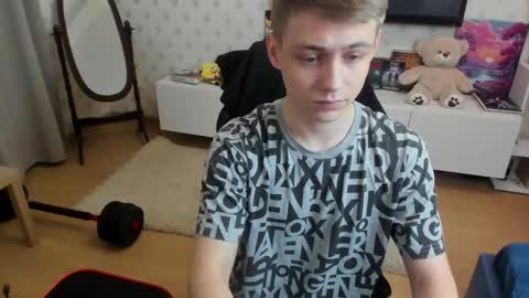 Snapshot of ermak_reborn chatting on 12.14.25 Max online show from 12.14.25