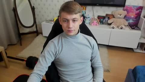 Snapshot of ermak_reborn chatting on 12.17.25 Max online show from 12.17.25