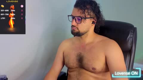 Snapshot of ernesto_rodriguez_82 chatting on 10.27.25 ernesto rodriguez 82 online show from 10.27.25