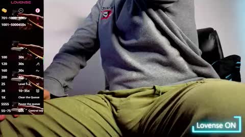 Snapshot of ernesto_rodriguez_82 chatting on 11.23.25 ernesto rodriguez 82 online show from 11.23.25