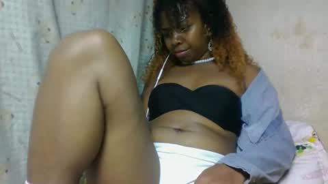 Snapshot of erolinee chatting on 09.13.25 erolinee online show from 09.13.25