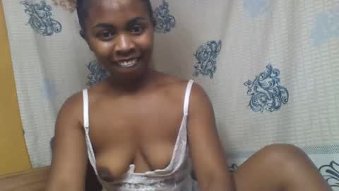 Snapshot of erolinee chatting on 10.28.25 erolinee online show from 10.28.25