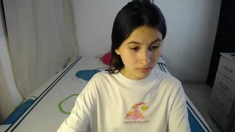 Snapshot of erosgirls_ chatting on 10.04.25 erosgirls_ online show from 10.04.25