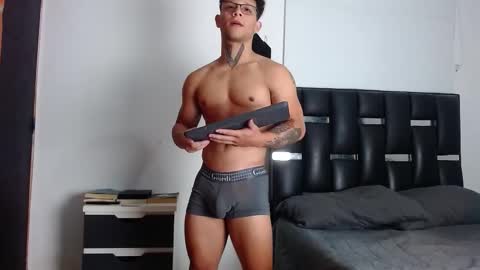 Snapshot of erosscott chatting on 01.09.26 Eros online show from 01.09.26