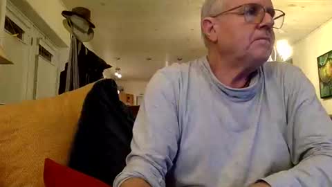 Snapshot of erostalk chatting on 12.11.24 eros online show from 12.11.24
