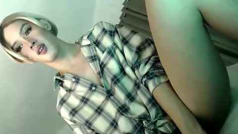Snapshot of erotic_empress18 chatting on 06.05.26 erotic_empress18 online show from 06.05.26