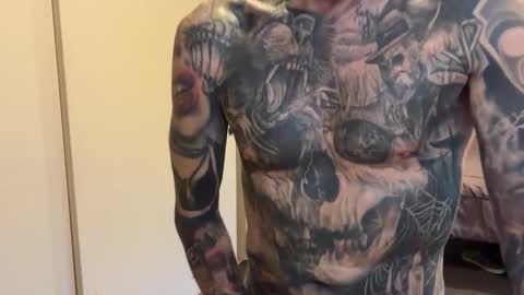 Snapshot of eroticcloseups chatting on 09.17.25 Erotic CloseUps online show from 09.17.25