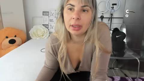 eroticsensualkitty4u online show from 10.06.25