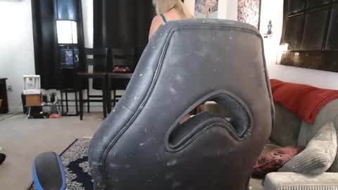 Snapshot of eroticsiren2 chatting on 01.16.25 EroticSiren2 online show from 01.16.25