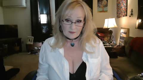 Snapshot of eroticsiren2 chatting on 02.15.25 EroticSiren2 online show from 02.15.25