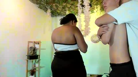 Snapshot of escarlet_hot06 chatting on 02.25.26 escarlet_hot06 online show from 02.25.26