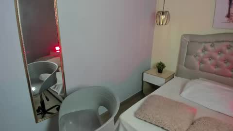 Snapshot of escarleth__ chatting on 11.13.25 Escarlet online show from 11.13.25