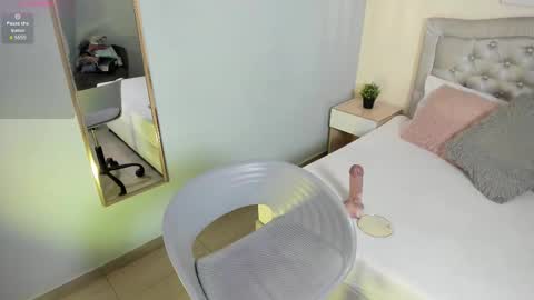 Snapshot of escarleth__ chatting on 02.02.26 Escarlet online show from 02.02.26