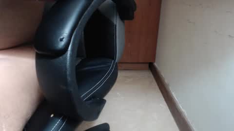 Snapshot of escorpion51 chatting on 12.02.24 escorpion51 online show from 12.02.24