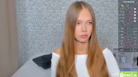 Snapshot of eshcka chatting on 09.12.25 Megan and Brad online show from 09.12.25