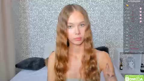 Snapshot of eshcka chatting on 09.26.25 Megan and Brad online show from 09.26.25