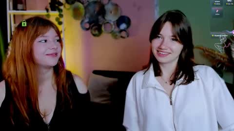 Snapshot of esma_shine chatting on 09.12.25 esma_shine online show from 09.12.25