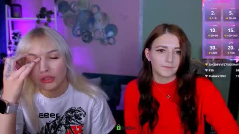 Snapshot of esma_shine chatting on 09.17.25 esma_shine online show from 09.17.25