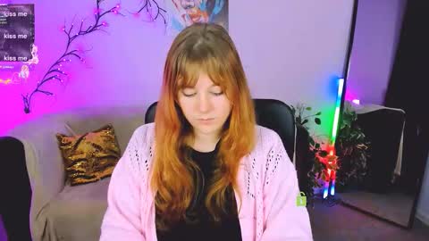 Snapshot of esma_shine chatting on 09.25.25 esma_shine online show from 09.25.25