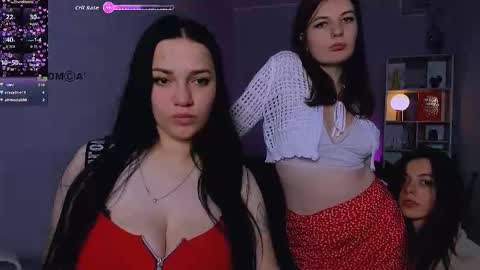 Snapshot of esma_shine chatting on 09.30.25 esma_shine online show from 09.30.25