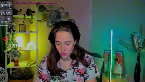 Snapshot of esma_shine chatting on 10.08.25 esma_shine online show from 10.08.25