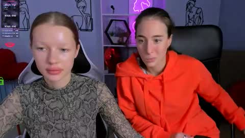 Snapshot of esma_shine chatting on 10.10.25 esma_shine online show from 10.10.25