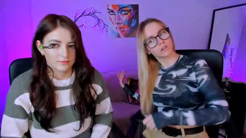 Snapshot of esma_shine chatting on 10.17.25 esma_shine online show from 10.17.25