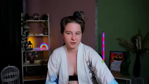 Snapshot of esma_shine chatting on 10.19.25 esma_shine online show from 10.19.25