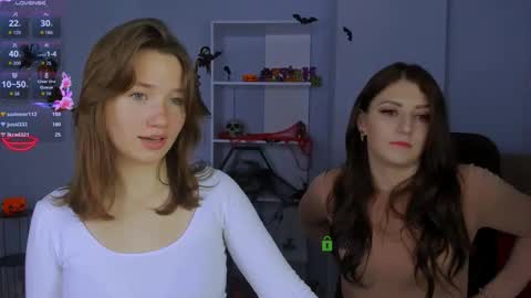 Snapshot of esma_shine chatting on 10.19.25 esma_shine online show from 10.19.25