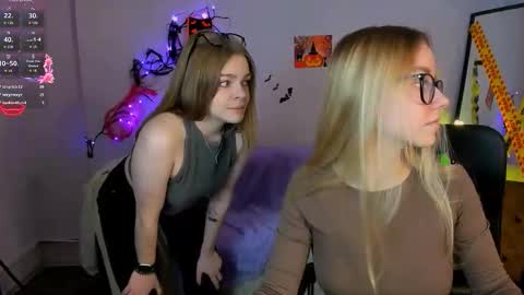 Snapshot of esma_shine chatting on 10.20.25 esma_shine online show from 10.20.25