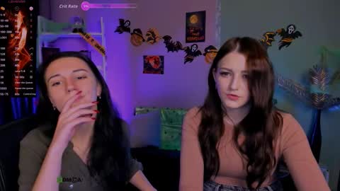 Snapshot of esma_shine chatting on 10.22.25 esma_shine online show from 10.22.25