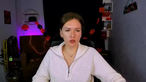 Snapshot of esma_shine chatting on 10.23.25 esma_shine online show from 10.23.25