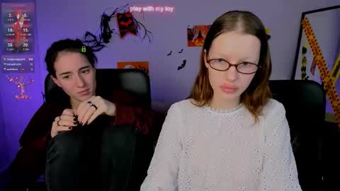 Snapshot of esma_shine chatting on 10.26.25 esma_shine online show from 10.26.25