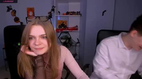 Snapshot of esma_shine chatting on 10.27.25 esma_shine online show from 10.27.25