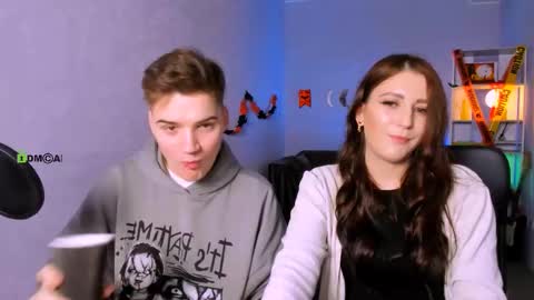 Snapshot of esma_shine chatting on 10.30.25 esma_shine online show from 10.30.25