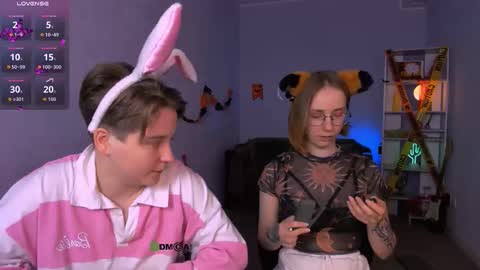 Snapshot of esma_shine chatting on 10.31.25 esma_shine online show from 10.31.25