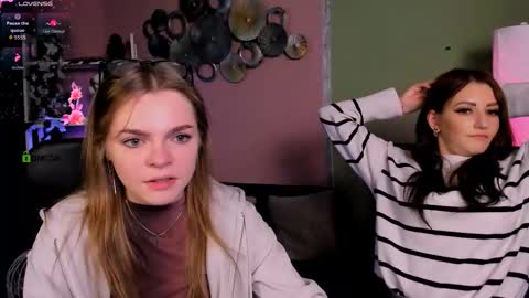 Snapshot of esma_shine chatting on 11.09.25 esma_shine online show from 11.09.25