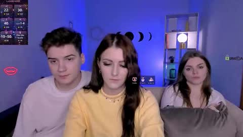 Snapshot of esma_shine chatting on 11.11.25 esma_shine online show from 11.11.25