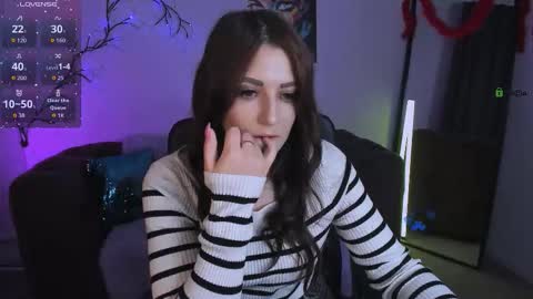 Snapshot of esma_shine chatting on 11.11.25 esma_shine online show from 11.11.25