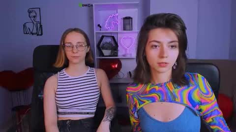 Snapshot of esma_shine chatting on 11.12.25 esma_shine online show from 11.12.25