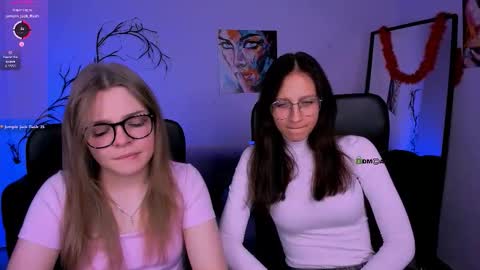 Snapshot of esma_shine chatting on 11.15.25 esma_shine online show from 11.15.25