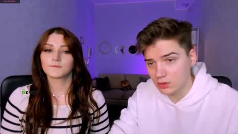 Snapshot of esma_shine chatting on 11.16.25 esma_shine online show from 11.16.25