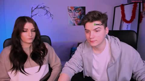 Snapshot of esma_shine chatting on 11.17.25 esma_shine online show from 11.17.25