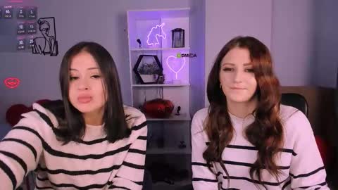 Snapshot of esma_shine chatting on 11.22.25 esma_shine online show from 11.22.25