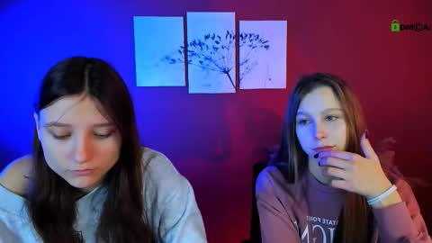 esme_moore_ online show from 10.17.25